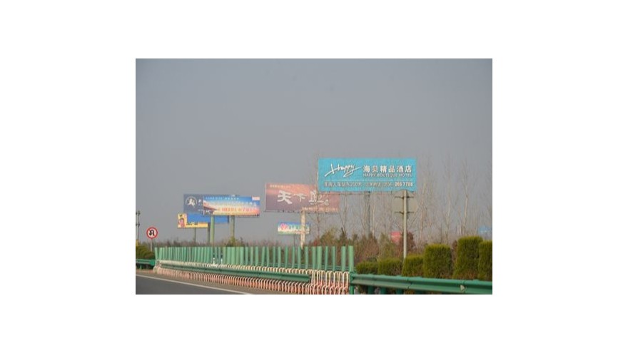 高速公路上的標識牌要用幾級反光膜？反光系數(shù)超標準200%【昆山玉寰】